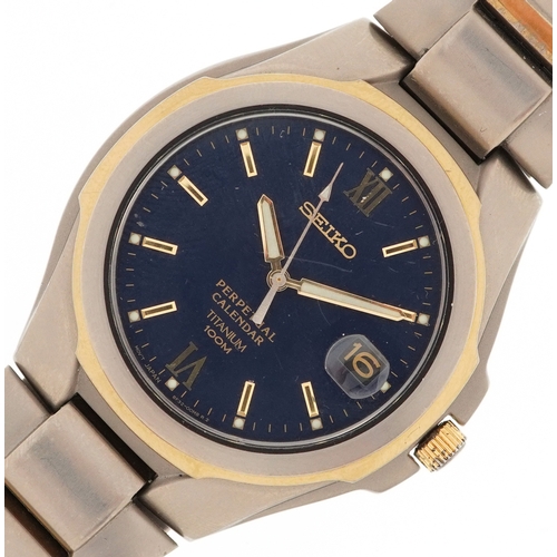 2759 - Seiko, gentlemen's Seiko Titanium calendar quartz wristwatch having date aperture, with paperwork an... 