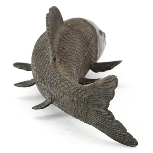 1401 - Japanese patinated bronze goldfish, 29cm in length