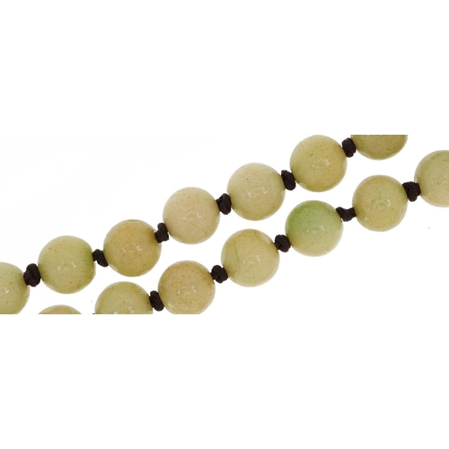 2750 - Chinese green jade bead necklace, 124cm in length, 150.7g