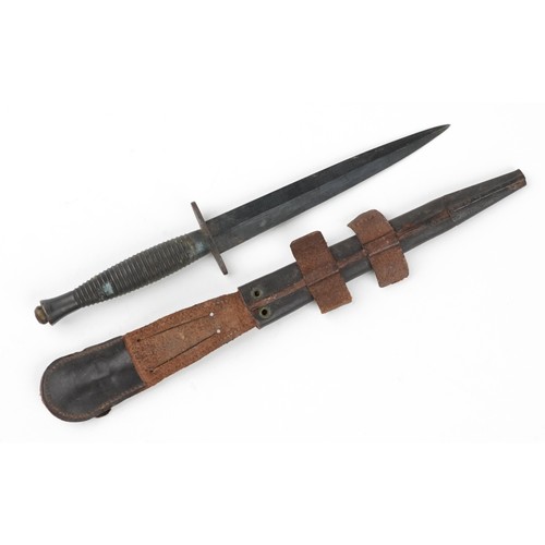 1905 - British military Fairbairn Sykes fighting knife with leather sheath, 33cm in length