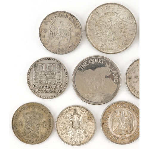 2115 - European coinage, some silver, including five reichs and one Dutch guilder, total 134g