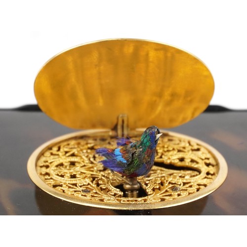 71 - 19th century Swiss faux tortoiseshell automaton bird box with unmarked silver gilt hinged lid openin... 