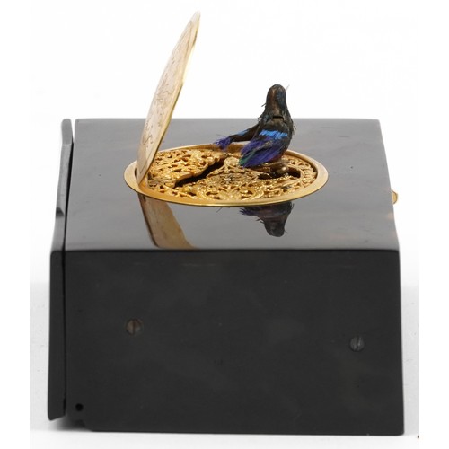 71 - 19th century Swiss faux tortoiseshell automaton bird box with unmarked silver gilt hinged lid openin... 