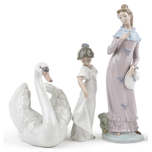 640 - Seven collectable figures and animals including Royal Copenhagen robin, Lladro dogs and Lladro swan,... 