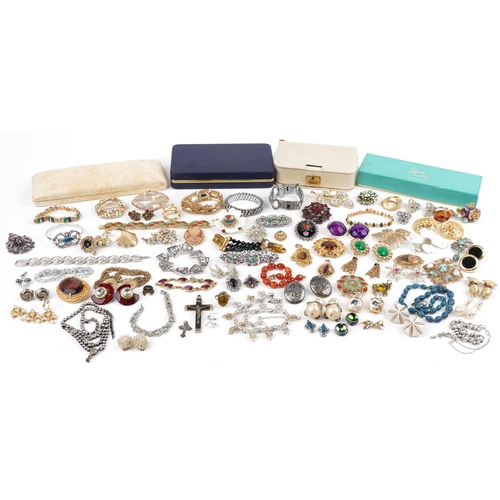 2821 - Vintage and later costume jewellery including Sarah Coventry bracelets and brooches, amber coloured ... 