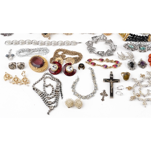 2821 - Vintage and later costume jewellery including Sarah Coventry bracelets and brooches, amber coloured ... 