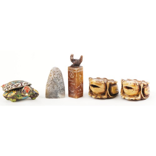 1535 - Chinese sundry items including a hardstone seal carved with a bird and a cloisonne box and cover in ... 