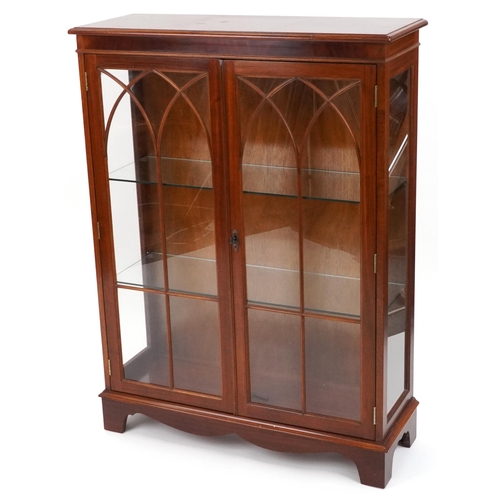 1160 - Mahogany two door display cabinet enclosing two glass shelves, 123.5cm H x 91cm W x 33cm D