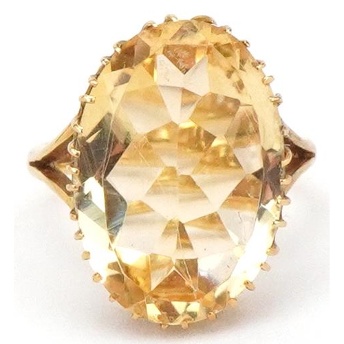 2251 - 18ct gold citrine ring with split shoulders, size J, 5.1g