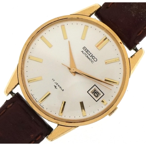 2422 - Seiko, gentlemen's Seiko automatic wristwatch having white dial with date aperture, model 7005-2000,... 