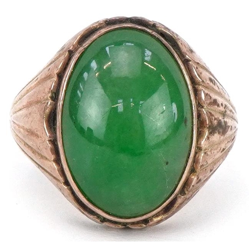 2305 - Chinese gold cabochon green jade ring, HK maker's mark, size O, 6.6g