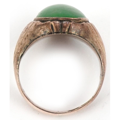 2305 - Chinese gold cabochon green jade ring, HK maker's mark, size O, 6.6g