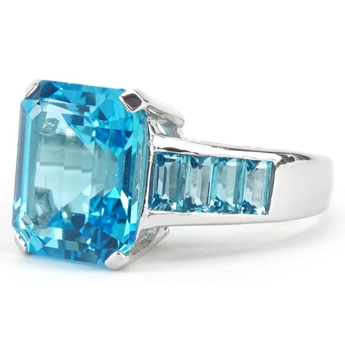 2341 - 9ct white gold blue topaz ring, set with blue stones to the shoulders, the topaz approximately 11.80... 