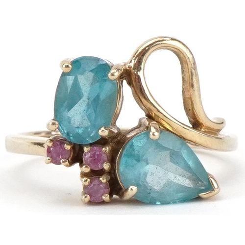 2338 - 9ct gold blue and pink spinel crossover ring, size N, 3.7g