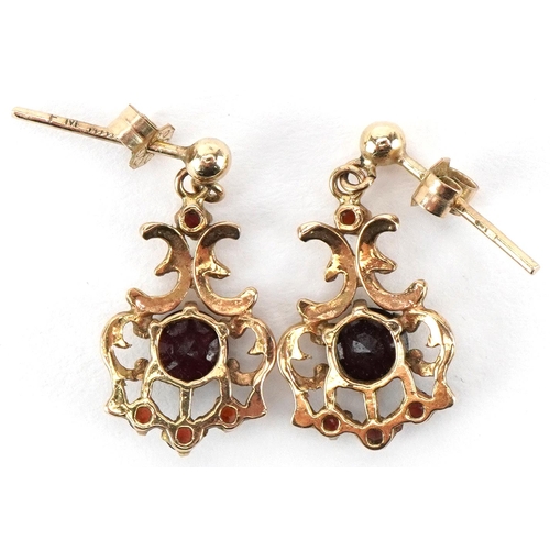 2321 - Pair of antique style 9ct gold garnet drop earrings, each 1.9cm high, total 1.2g