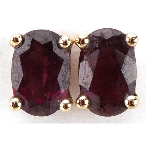 2421 - Pair of 9ct gold garnet stud earrings, each 6mm high, total 0.8g