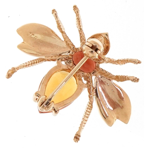 2055 - John C Rinker, 10K gold brooch in the form of a fly with garnet and citrine body, 2.6cm wide, 3.5g