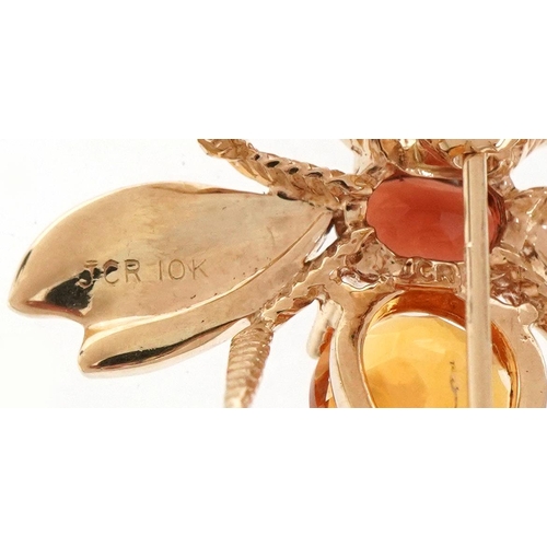 2055 - John C Rinker, 10K gold brooch in the form of a fly with garnet and citrine body, 2.6cm wide, 3.5g