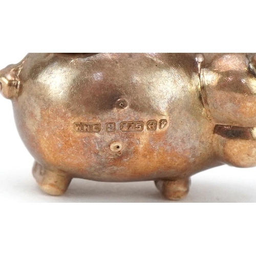 2236 - 9ct gold charm in the form of a comical pig, 1.9cm in length, 1.3g