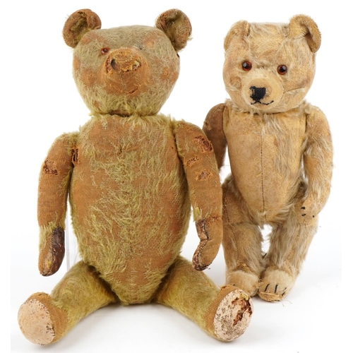 1520 - Two golden straw filled teddy bears with jointed limbs and beaded eyes, the largest with bells, the ... 