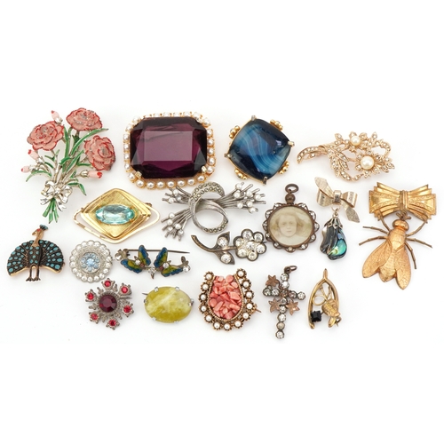 2671 - Antique and later brooches and pendants, some jewelled and enamel including Exquisite, the largest 6... 