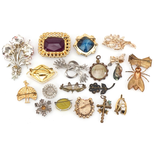 2671 - Antique and later brooches and pendants, some jewelled and enamel including Exquisite, the largest 6... 