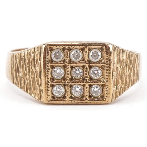 2423 - 9ct gold clear stone square cluster ring with bark design shoulders, size V, 3.3g