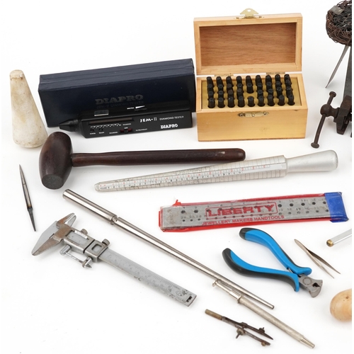 1491 - Vintage and later jeweller's tools, instruments and accessories including Diapro Gem-II diamond test... 