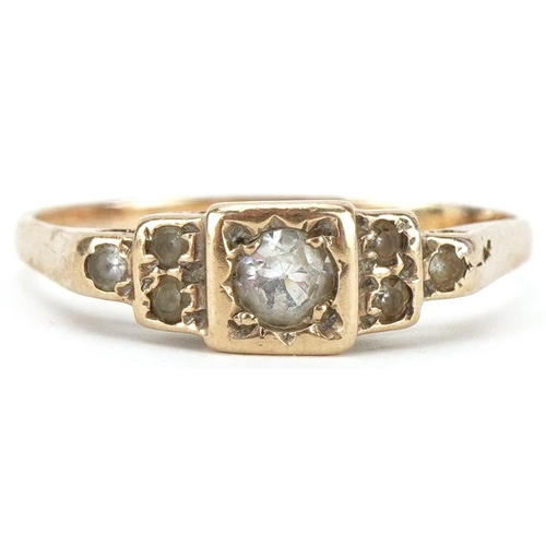 2364 - Art Deco 9ct gold clear stone ring with stepped shoulders, size Q, 2.0g