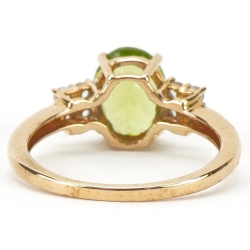 2393 - 10K gold green and clear stone ring, the green stone possibly green amethyst, size L, 2.3g