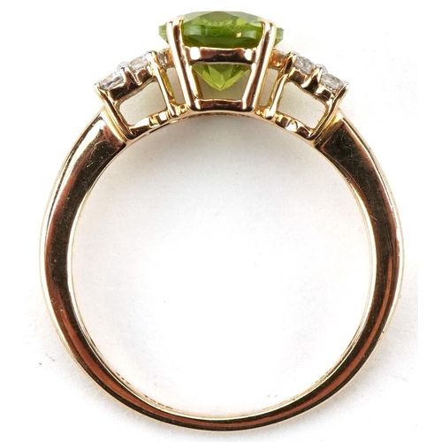 2393 - 10K gold green and clear stone ring, the green stone possibly green amethyst, size L, 2.3g