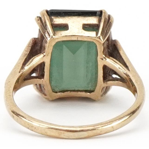 2196 - 9ct gold green stone ring, possibly green topaz, the stone approximately 14.0mm x 10.50mm x 5.80mm d... 