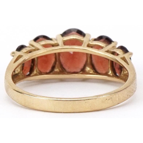 2206 - 9ct gold graduated garnet five stone ring, the largest garnet approximately 8.10mm x 6.10mm x 4.0mm ... 