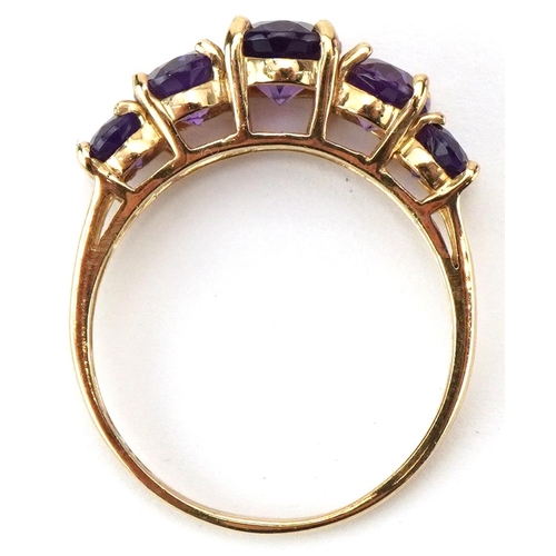 2413 - 9ct gold graduated amethyst five stone ring, the largest amethyst approximately 8.0mm x 5.80mm x 4.2... 