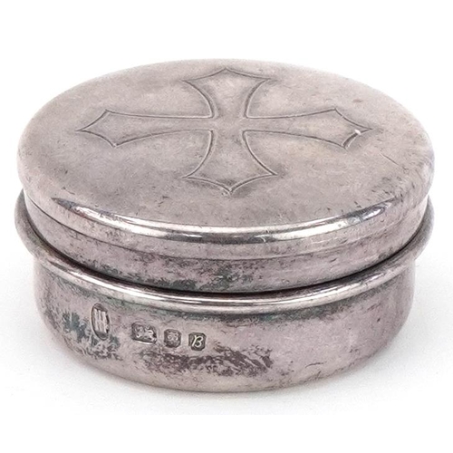 345 - Wippell Mowbray Church Furnishers Ltd, ecclesiastical communion silver pyx engraved with a cross, Lo... 