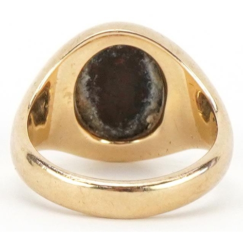 2174 - 9ct gold signet ring with bloodstone matrix, size N/O, 8.0g