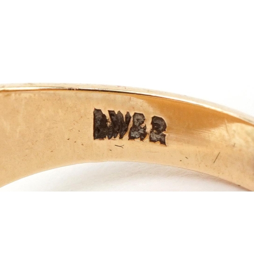 2430 - Heavy gentlemen's 9ct gold signet ring, size O, 10.9g