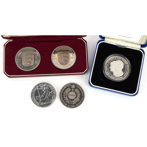 632 - British Channel Islands coinage including 2013 one ounce Britannia two pounds, two Bailiwick of Jers... 