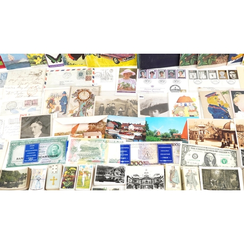 681 - Early 20th century and later ephemera including cigarette cards, some arranged in albums and Ofer Fe... 