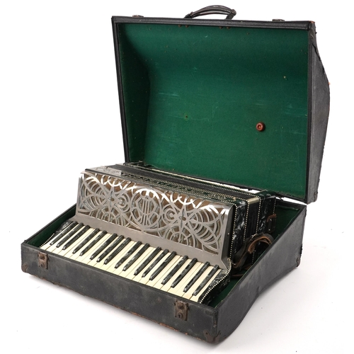 1243 - Cazali Verona accordion with case