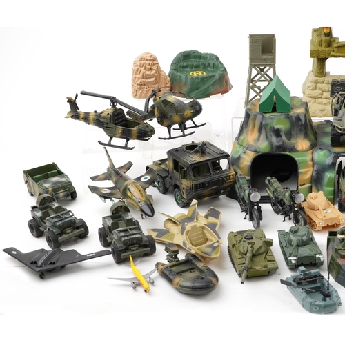 1571 - Collection of vintage and later army related toys including fighter jets and tanks