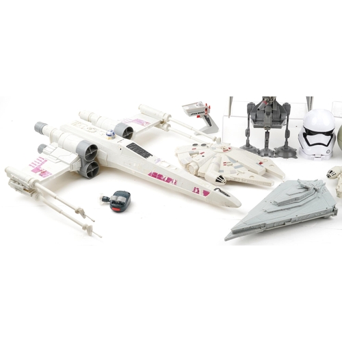 1548 - Star Wars collectables including X-Wing Fighter, Millennium Falcon and R2D2