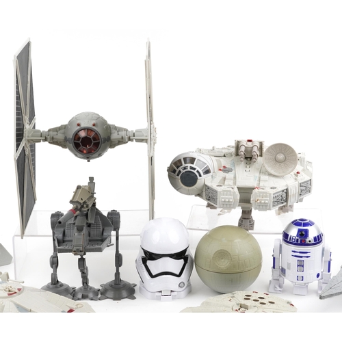 1548 - Star Wars collectables including X-Wing Fighter, Millennium Falcon and R2D2