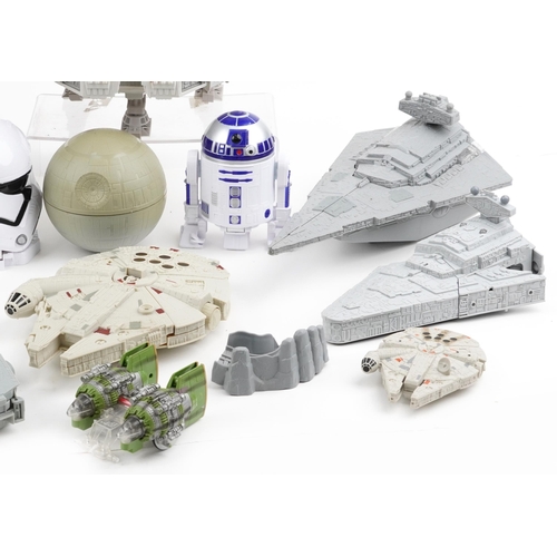 1548 - Star Wars collectables including X-Wing Fighter, Millennium Falcon and R2D2