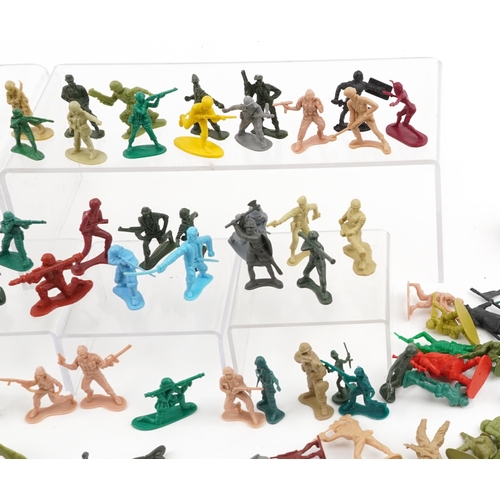 1570 - Extensive collection of vintage and later plastic army soldiers, some by Lanard, each approximately ... 