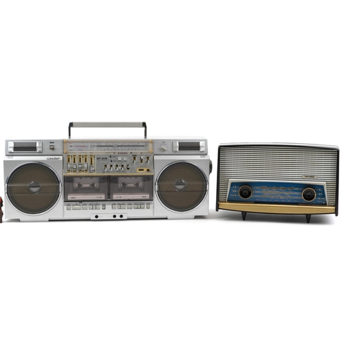 1256 - Vintage audio equipment including Sharp GF-575 ghetto blaster, Murphy radio and Perdio portable radi... 