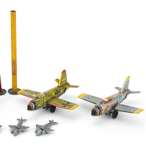 1533 - Vintage toys including four Japanese tinplate aeroplanes