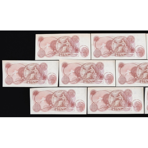 560 - Ten Elizabeth II Bank of England ten shilling bank notes with consecutive serial numbers, Chief Cash... 