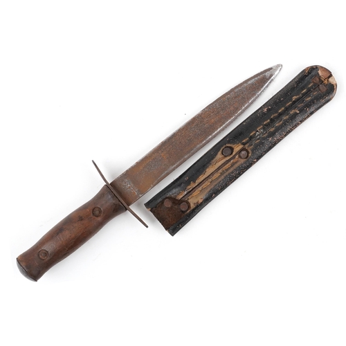 1820 - Italian military interest fascist Gil youth knife with leather sheath, hardwood handle and steel bla... 