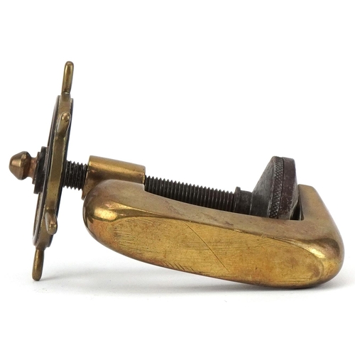 32 - Vintage brass nutcracker in the form of a ship's wheel, 12cm in length
